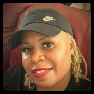 Meet your Posher, Denise